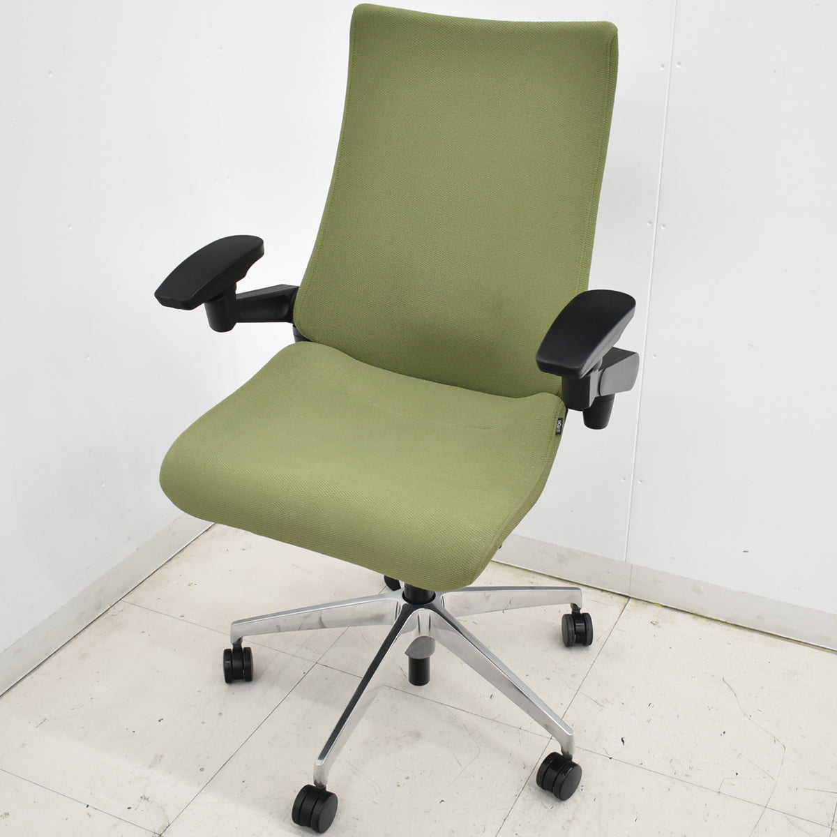 【中古】イトーキ　アクトチェア　４Ｄリンクアーム　ランバーサポート　ポリッシュ　2020年製　グリーン　2025120406【中古オフィス家具】