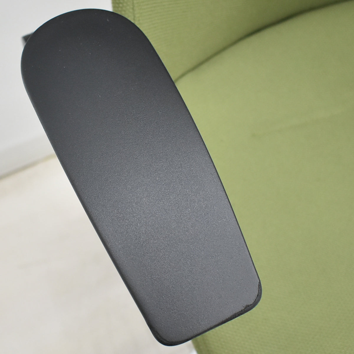 【中古】イトーキ　アクトチェア　４Ｄリンクアーム　ランバーサポート　ポリッシュ　2020年製　グリーン　2025120406【中古オフィス家具】