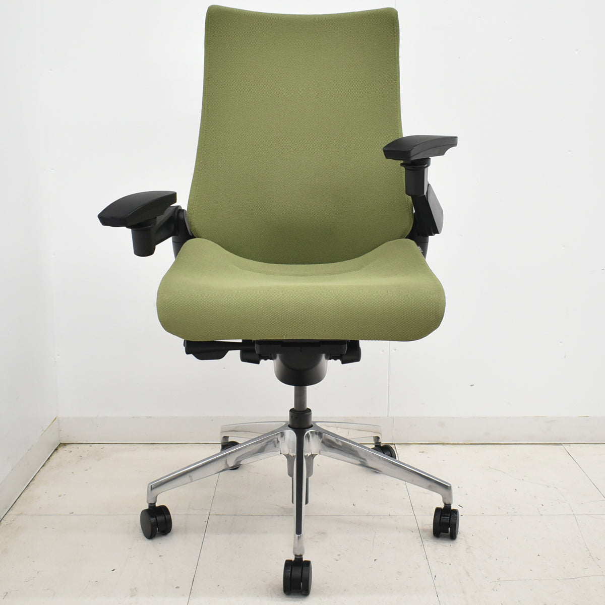 【中古】イトーキ　アクトチェア　４Ｄリンクアーム　ランバーサポート　ポリッシュ　2020年製　グリーン　2025120406【中古オフィス家具】