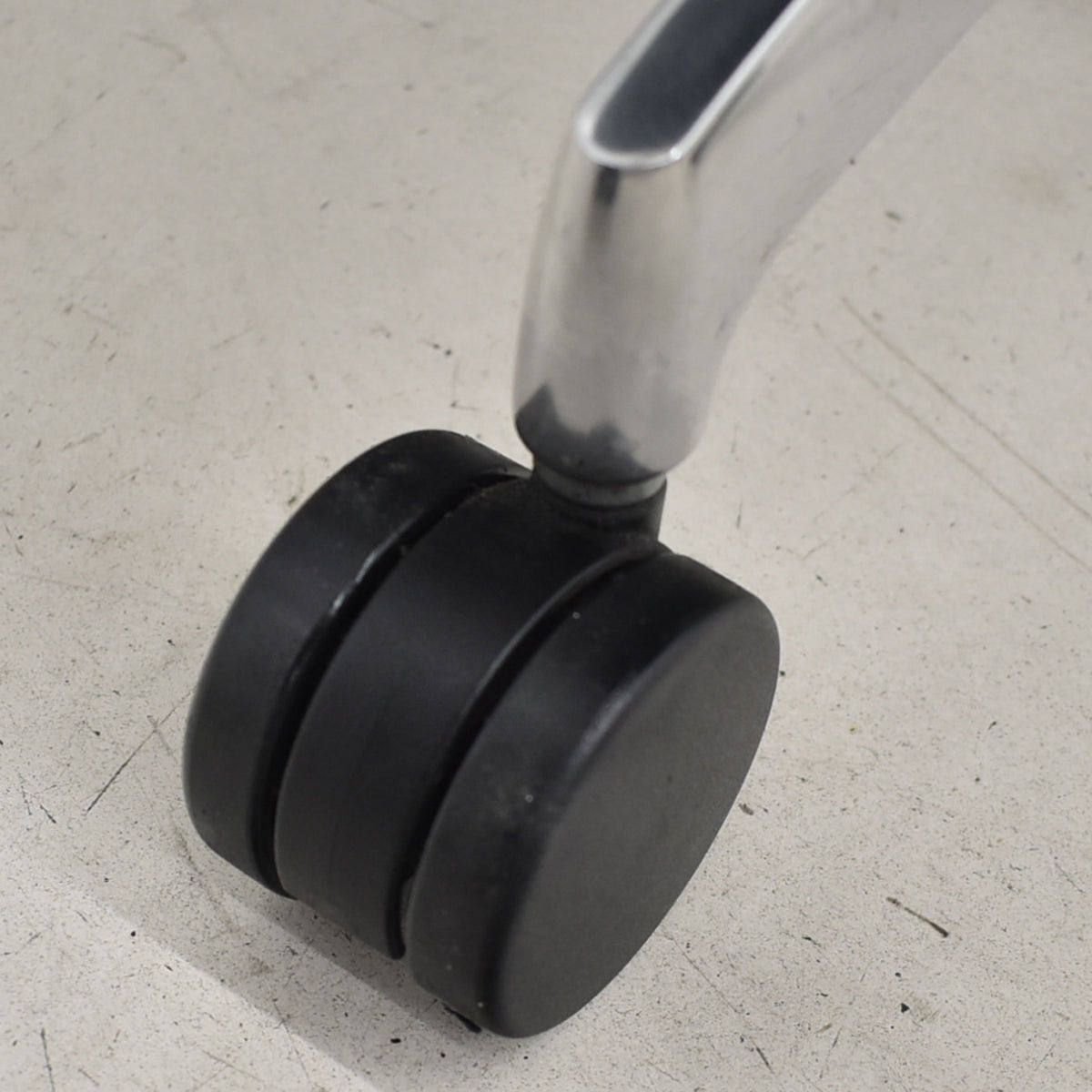 【中古】イトーキ　アクトチェア　４Ｄリンクアーム　ランバーサポート　ポリッシュ　2020年製　グリーン　2025120406【中古オフィス家具】