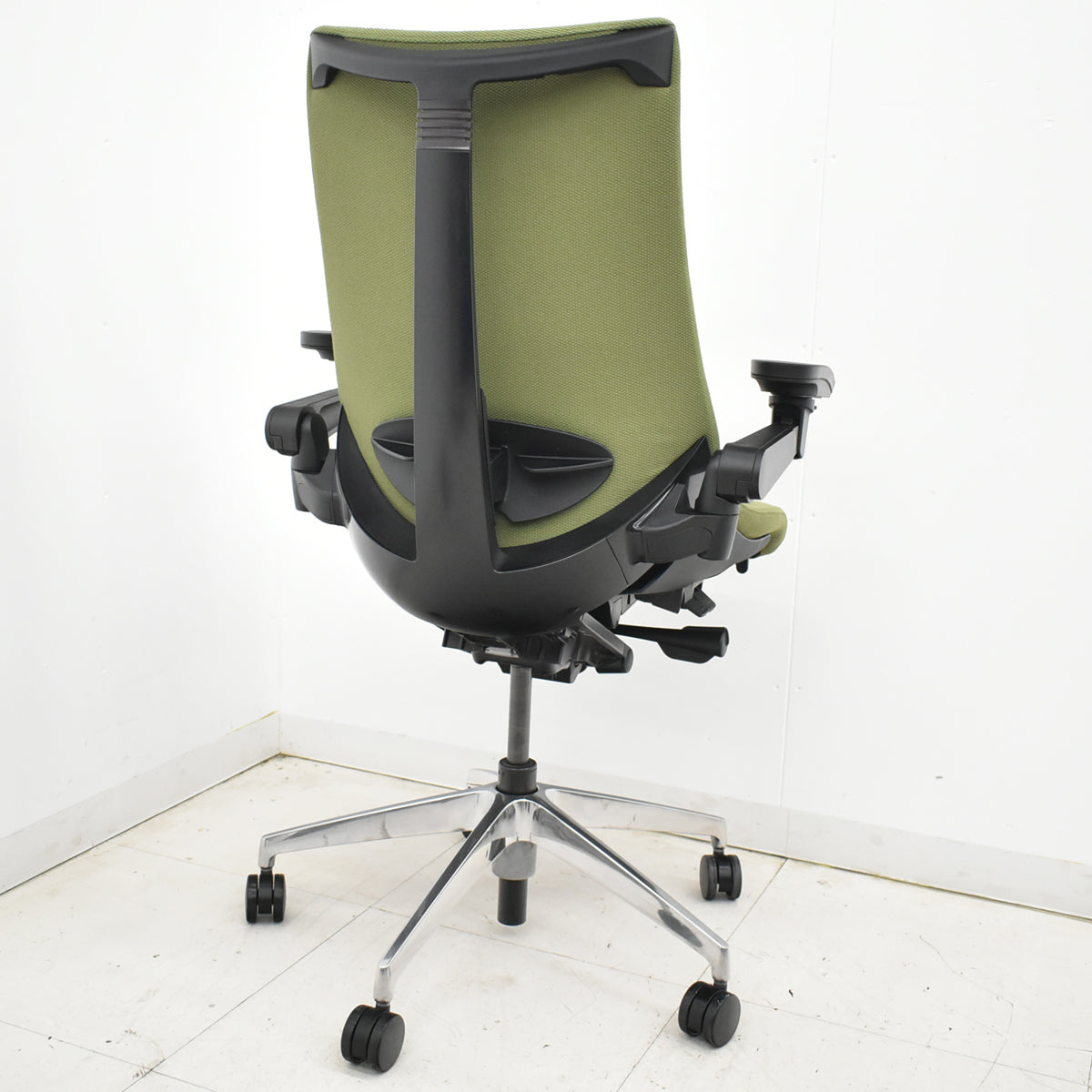 【中古】イトーキ　アクトチェア　４Ｄリンクアーム　ランバーサポート　ポリッシュ　2020年製　グリーン　2025120406【中古オフィス家具】