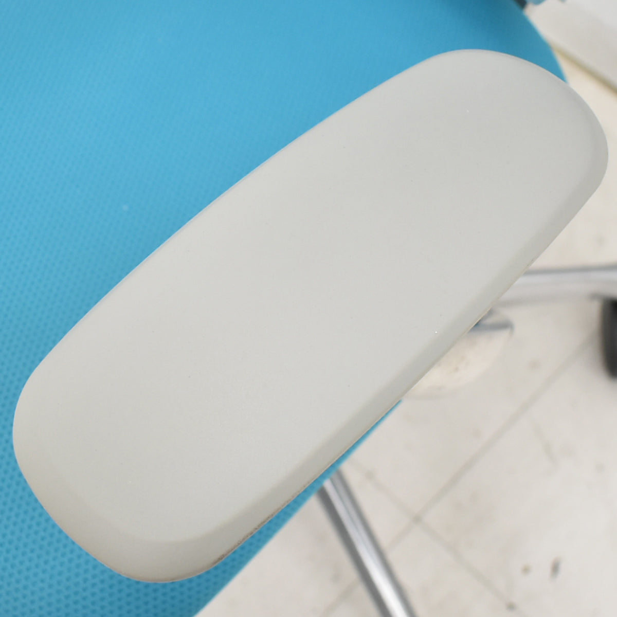 【中古】オカムラ　サブリナ　スタンダード　固定肘　ポリッシュ　前傾機能　ブルーグリーン　2025120501【中古オフィス家具】