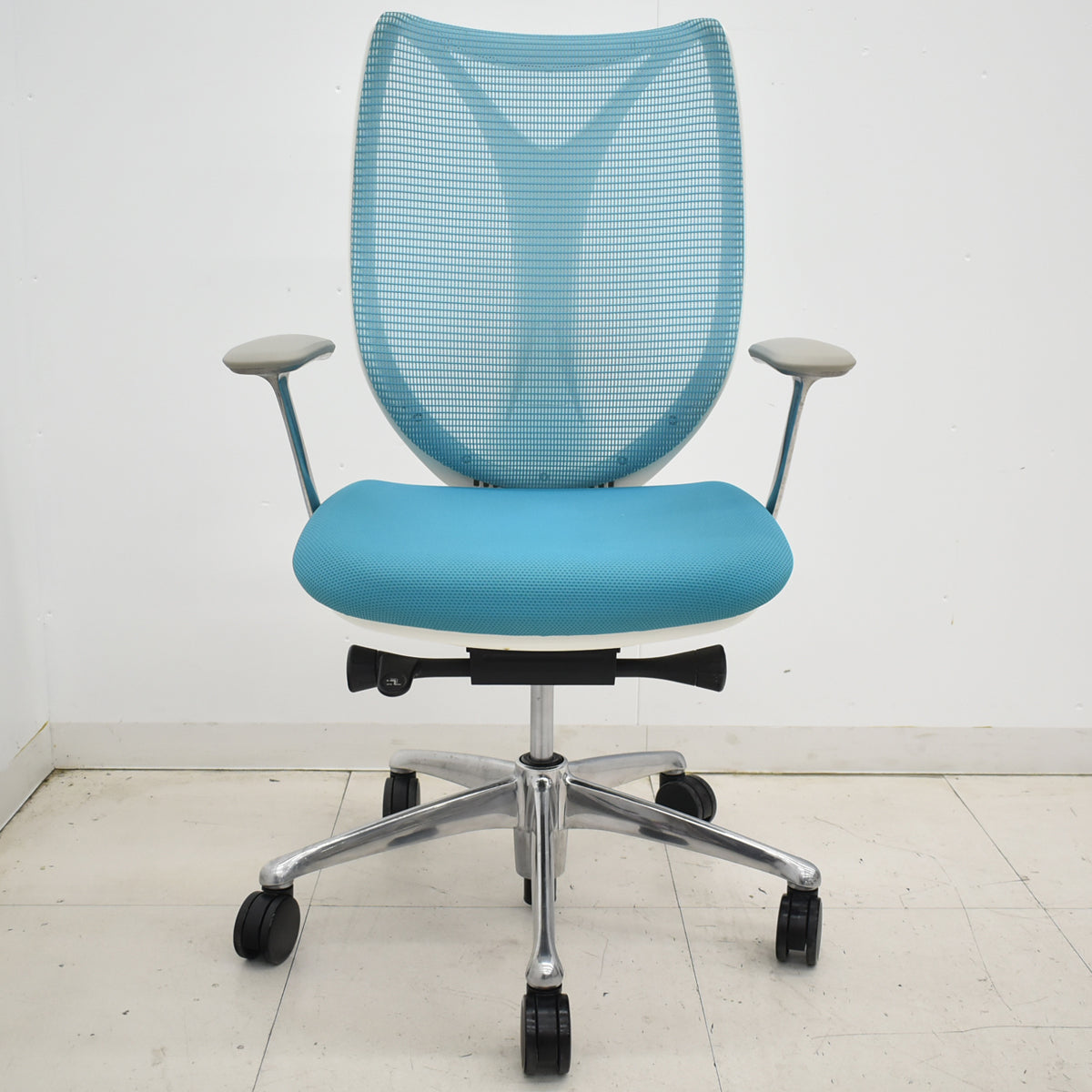 【中古】オカムラ　サブリナ　スタンダード　固定肘　ポリッシュ　前傾機能　ブルーグリーン　2025120501【中古オフィス家具】