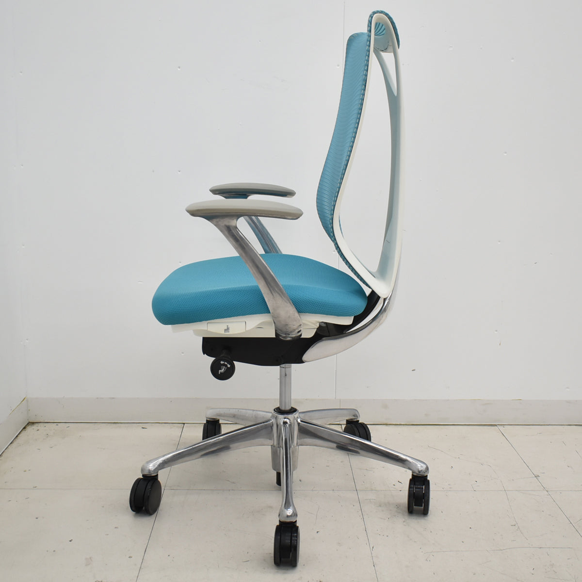 【中古】オカムラ　サブリナ　スタンダード　固定肘　ポリッシュ　前傾機能　ブルーグリーン　2025120501【中古オフィス家具】