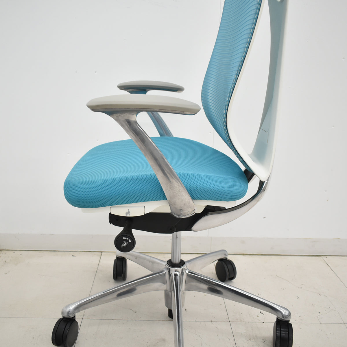 【中古】オカムラ　サブリナ　スタンダード　固定肘　ポリッシュ　前傾機能　ブルーグリーン　2025120501【中古オフィス家具】