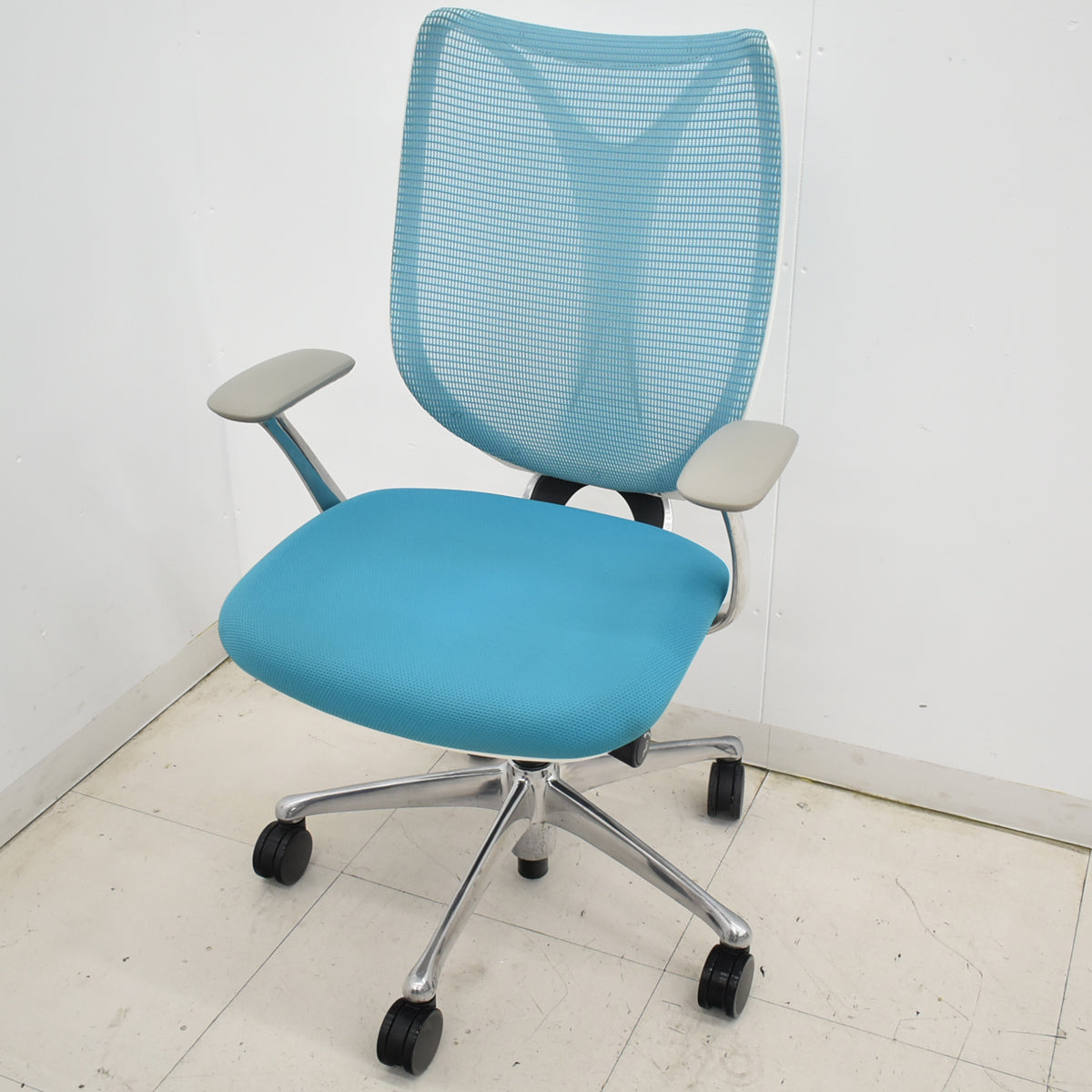 【中古】オカムラ　サブリナ　スタンダード　固定肘　ポリッシュ　前傾機能　ブルーグリーン　2025120502【中古オフィス家具】