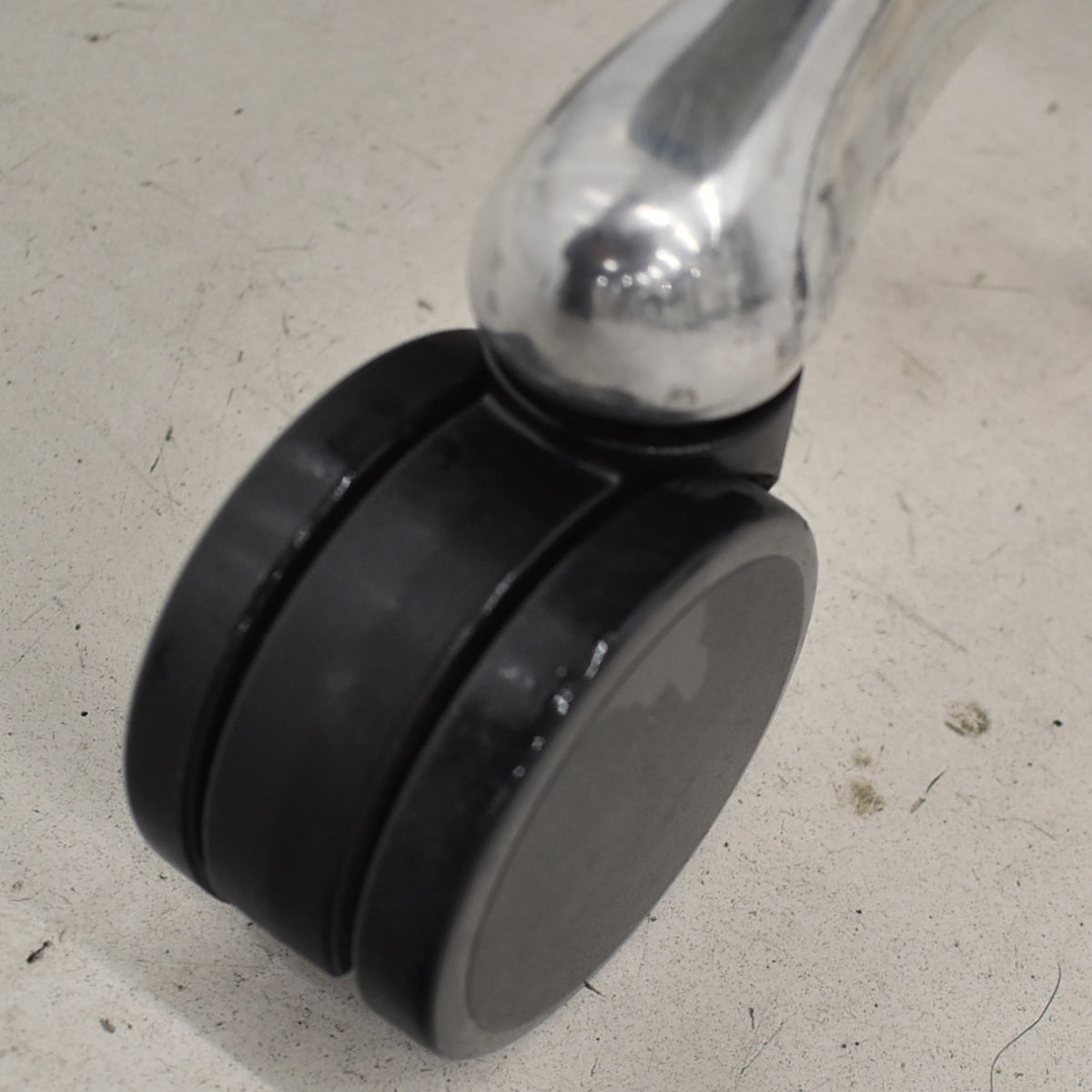 【中古】オカムラ　サブリナ　スタンダード　固定肘　ポリッシュ　前傾機能　ブルーグリーン　2025120502【中古オフィス家具】