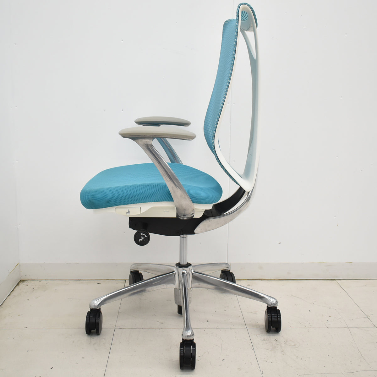 【中古】オカムラ　サブリナ　スタンダード　固定肘　ポリッシュ　前傾機能　ブルーグリーン　2025120502【中古オフィス家具】