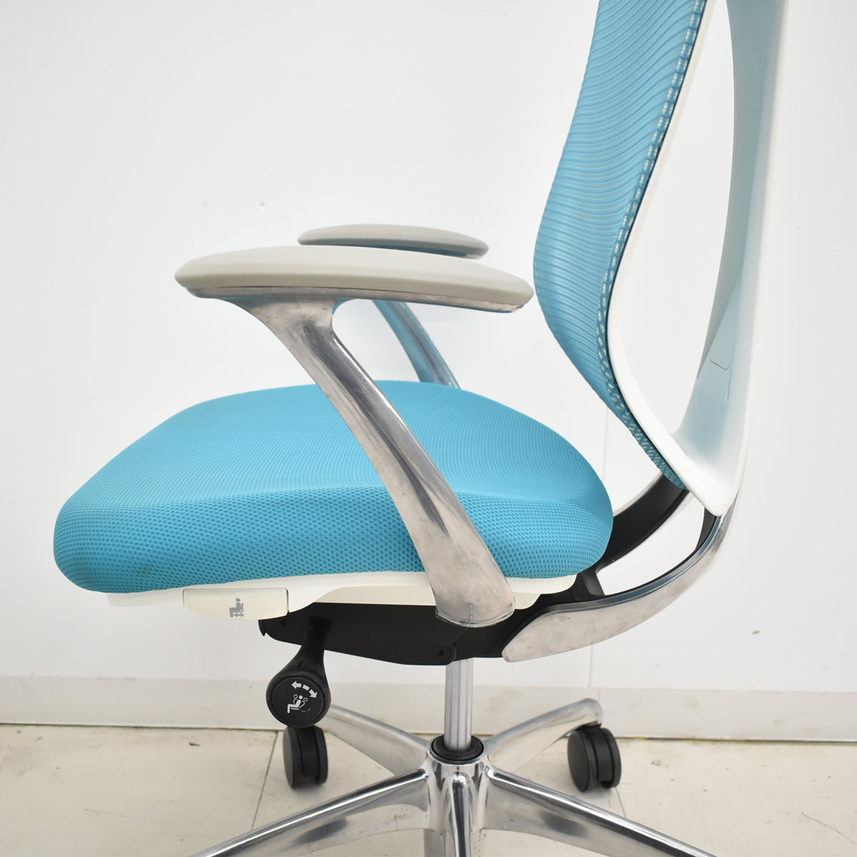 【中古】オカムラ　サブリナ　スタンダード　固定肘　ポリッシュ　前傾機能　ブルーグリーン　2025120502【中古オフィス家具】