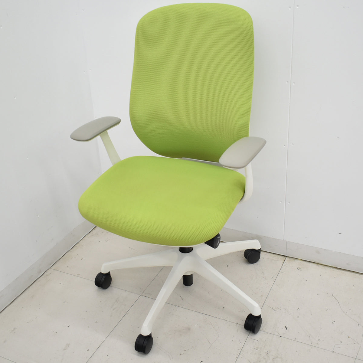 中古】オカムラ シルフィー ハイバック 固定肘 バックカーブアジャスト