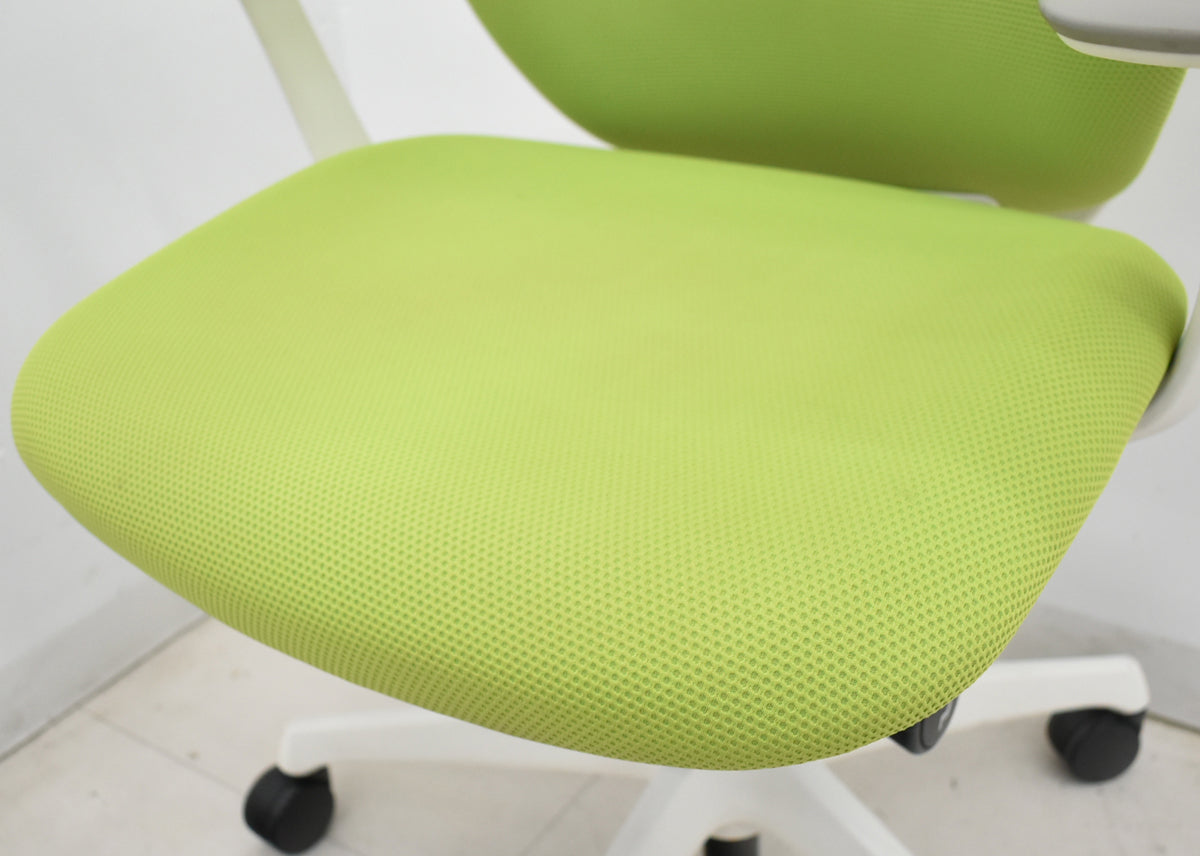 【中古】オカムラ　シルフィー　ハイバック　固定肘　バックカーブアジャスト　前傾機能　グリーン　2025120601【中古オフィス家具】