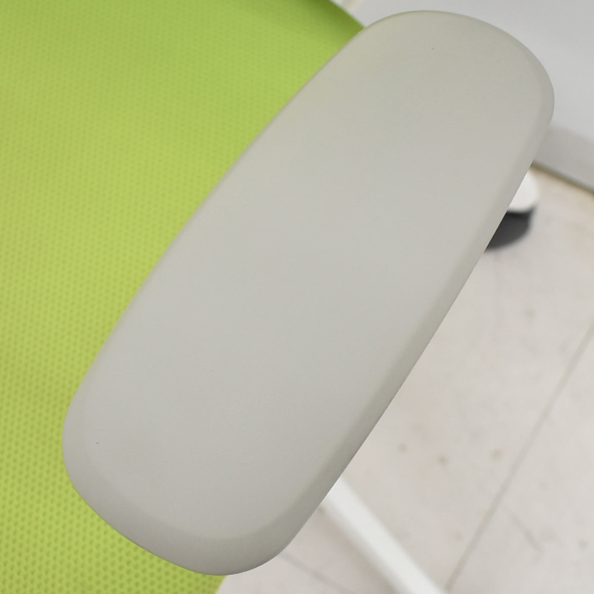 【中古】オカムラ　シルフィー　ハイバック　固定肘　バックカーブアジャスト　前傾機能　グリーン　2025120601【中古オフィス家具】