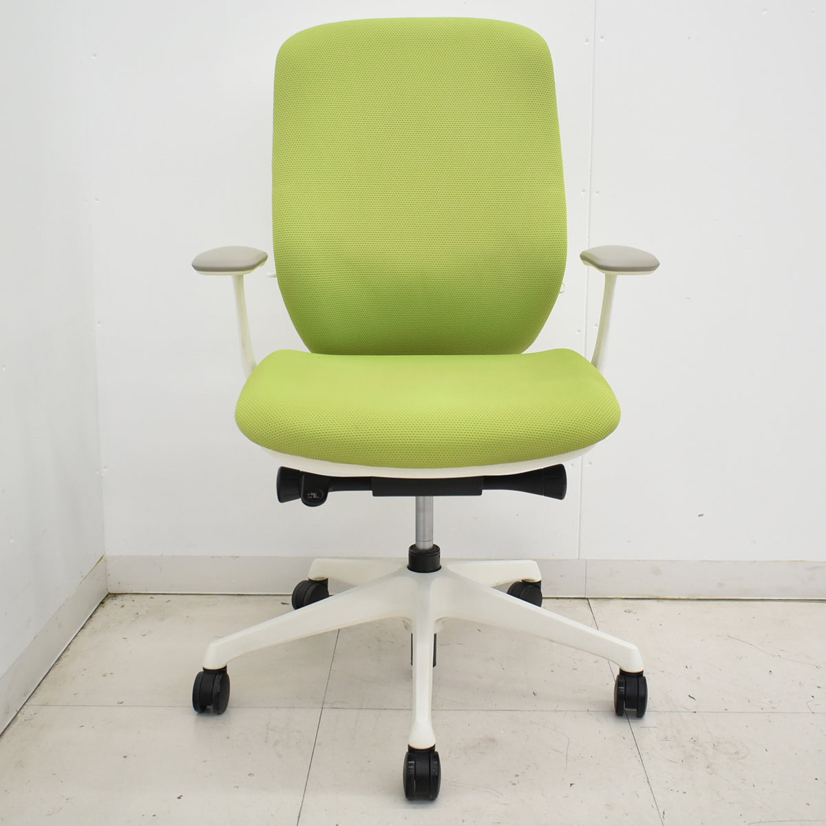 zp　オカムラ　シルフィーチェア　前傾機能　ハイバック　クッションタイプ 中古 zp オカムラ シルフィーチェア 前傾機能 ハイバック クッションタイプ