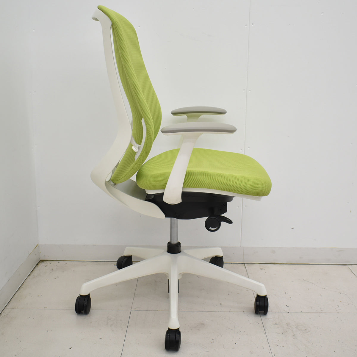 中古】オカムラ シルフィー ハイバック 固定肘 バックカーブアジャスト