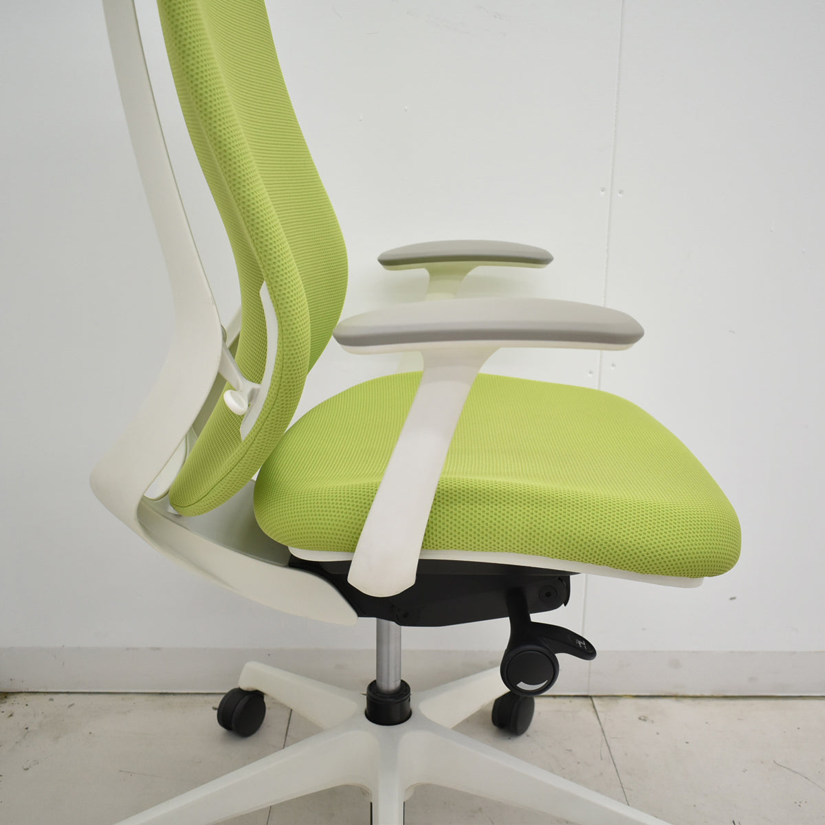 中古】オカムラ シルフィー ハイバック 固定肘 バックカーブアジャスト