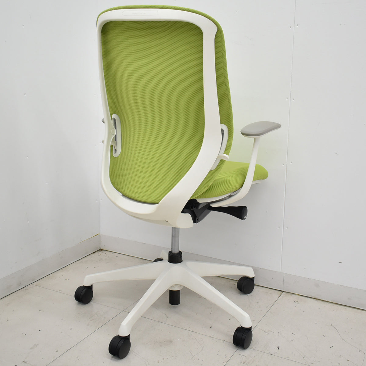 中古】オカムラ シルフィー ハイバック 固定肘 バックカーブアジャスト