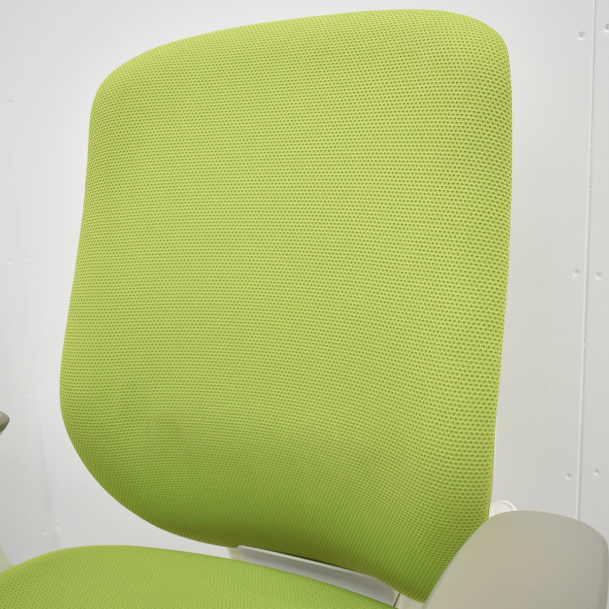 【中古】オカムラ　シルフィー　ハイバック　固定肘　バックカーブアジャスト　前傾機能　グリーン　2025120602【中古オフィス家具】
