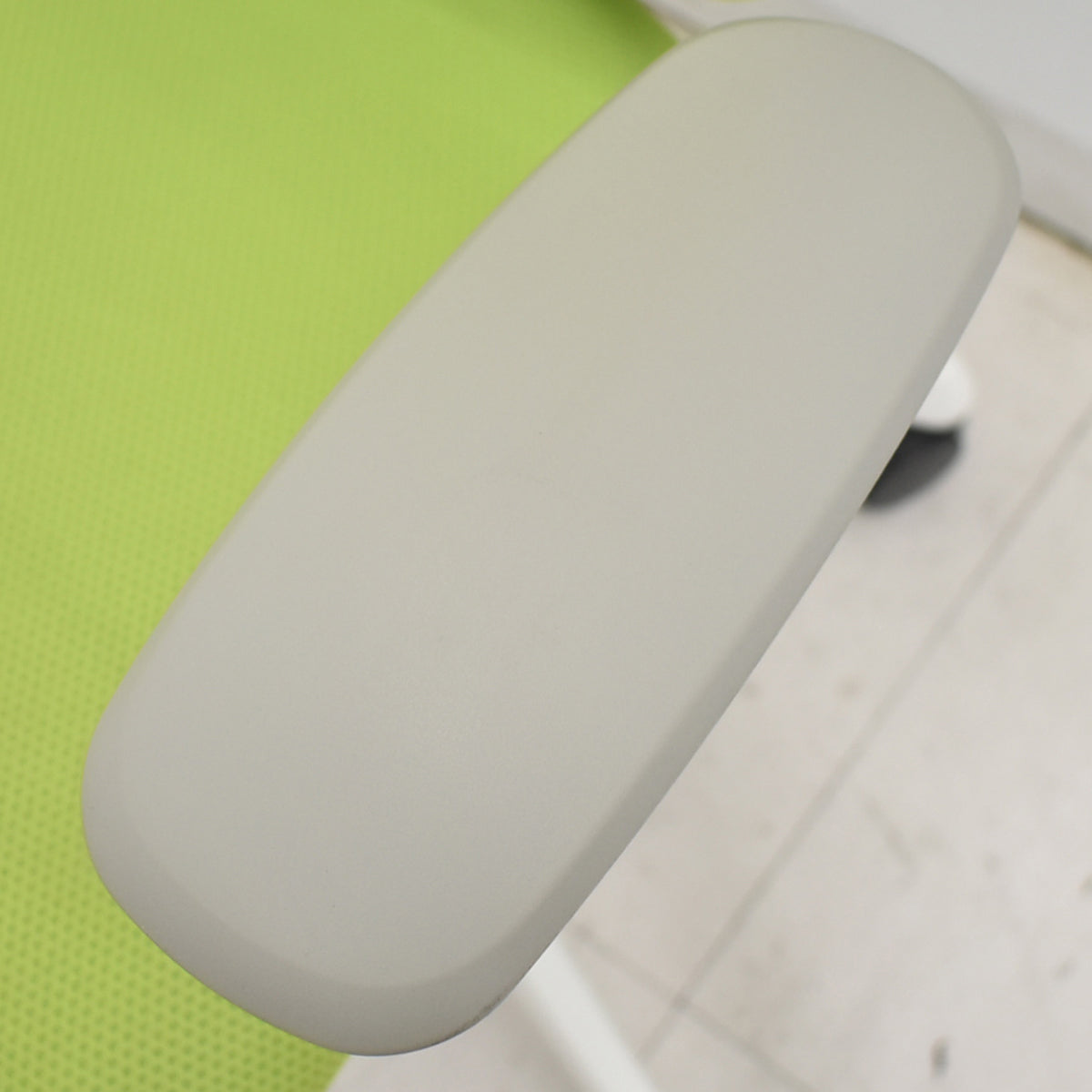 【中古】オカムラ　シルフィー　ハイバック　固定肘　バックカーブアジャスト　前傾機能　グリーン　2025120602【中古オフィス家具】