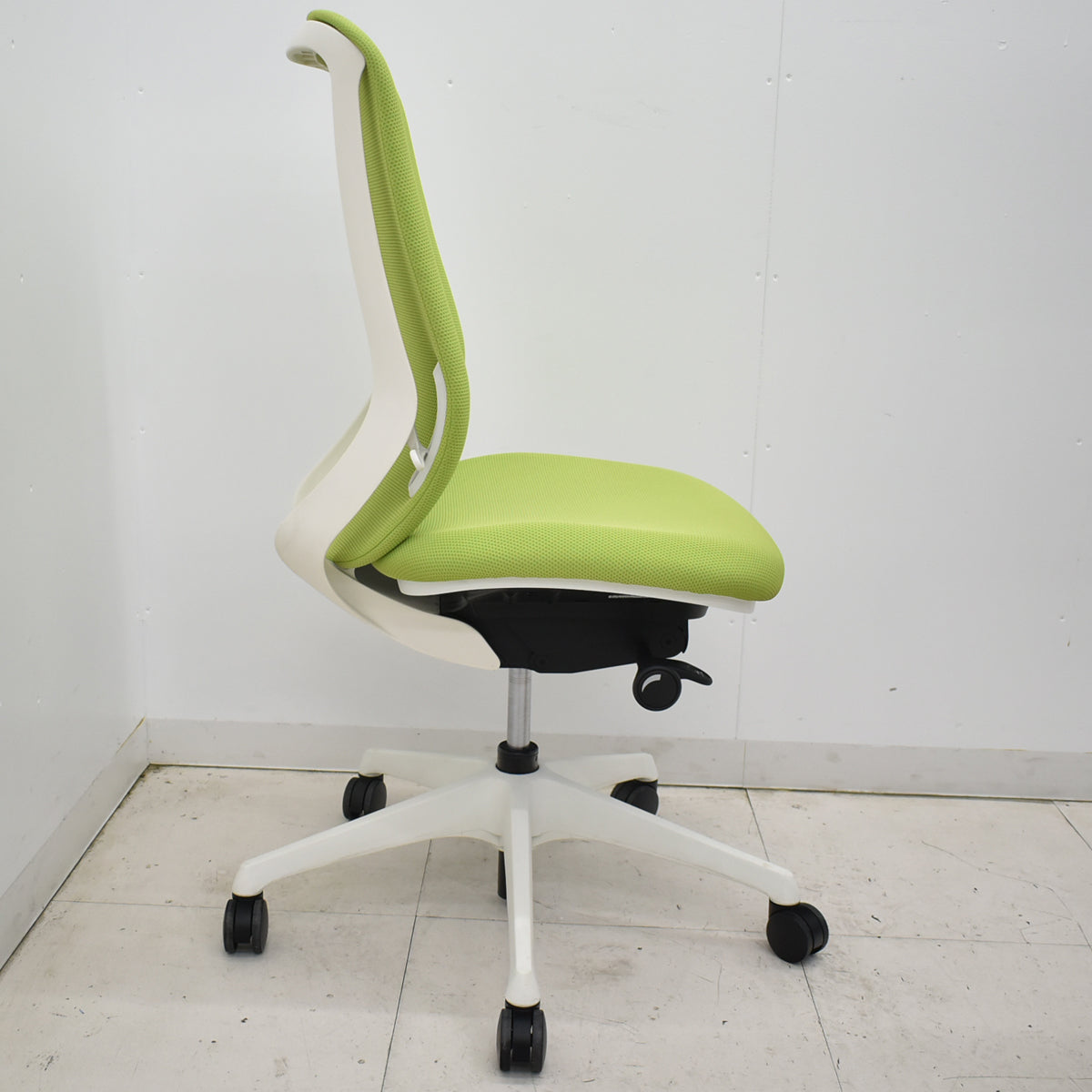 【中古】オカムラ　シルフィー　ハイバック　肘なし　2020年製　グリーン　2025120603【中古オフィス家具】