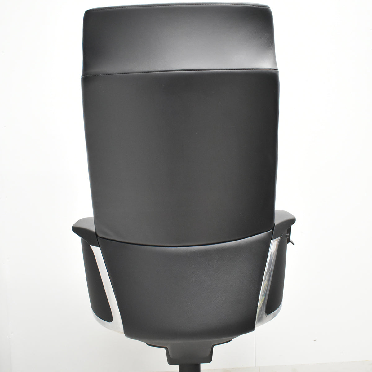 【中古】コクヨ　フィロソフィー　エクストラハイバック　固定肘　エアランバーサポート　ポリッシュ脚　ブラック革張り　2025120801【中古オフィス家具】