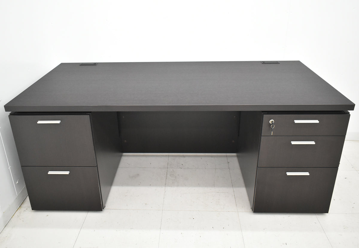 【中古】コクヨ　マネージメントS370シリーズ　役員用両袖デスク　2021年製　W1800　ウェンジブラウン　2025120803【中古オフィス家具】