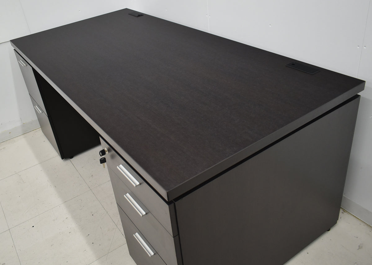 【中古】コクヨ　マネージメントS370シリーズ　役員用両袖デスク　2021年製　W1800　ウェンジブラウン　2025120803【中古オフィス家具】