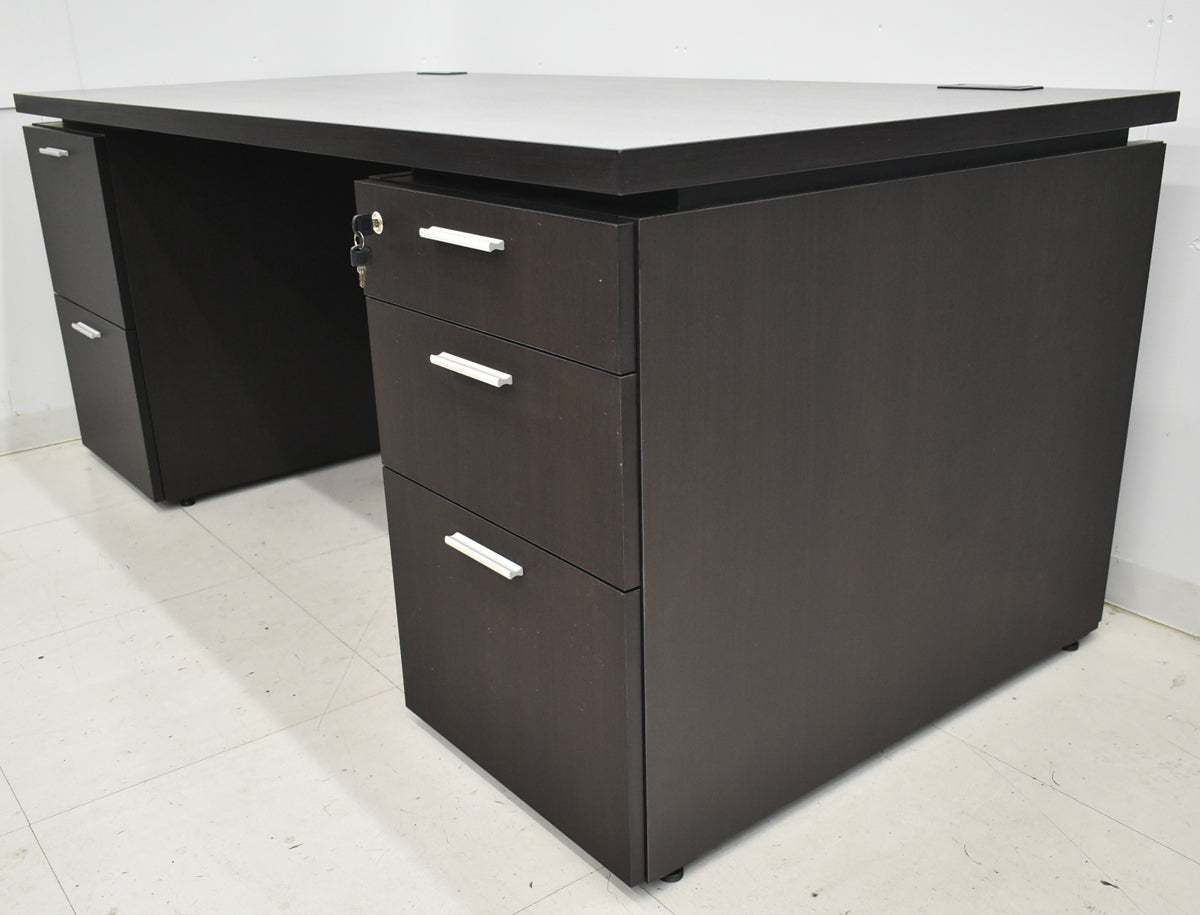 【中古】コクヨ　マネージメントS370シリーズ　役員用両袖デスク　2021年製　W1800　ウェンジブラウン　2025120803【中古オフィス家具】