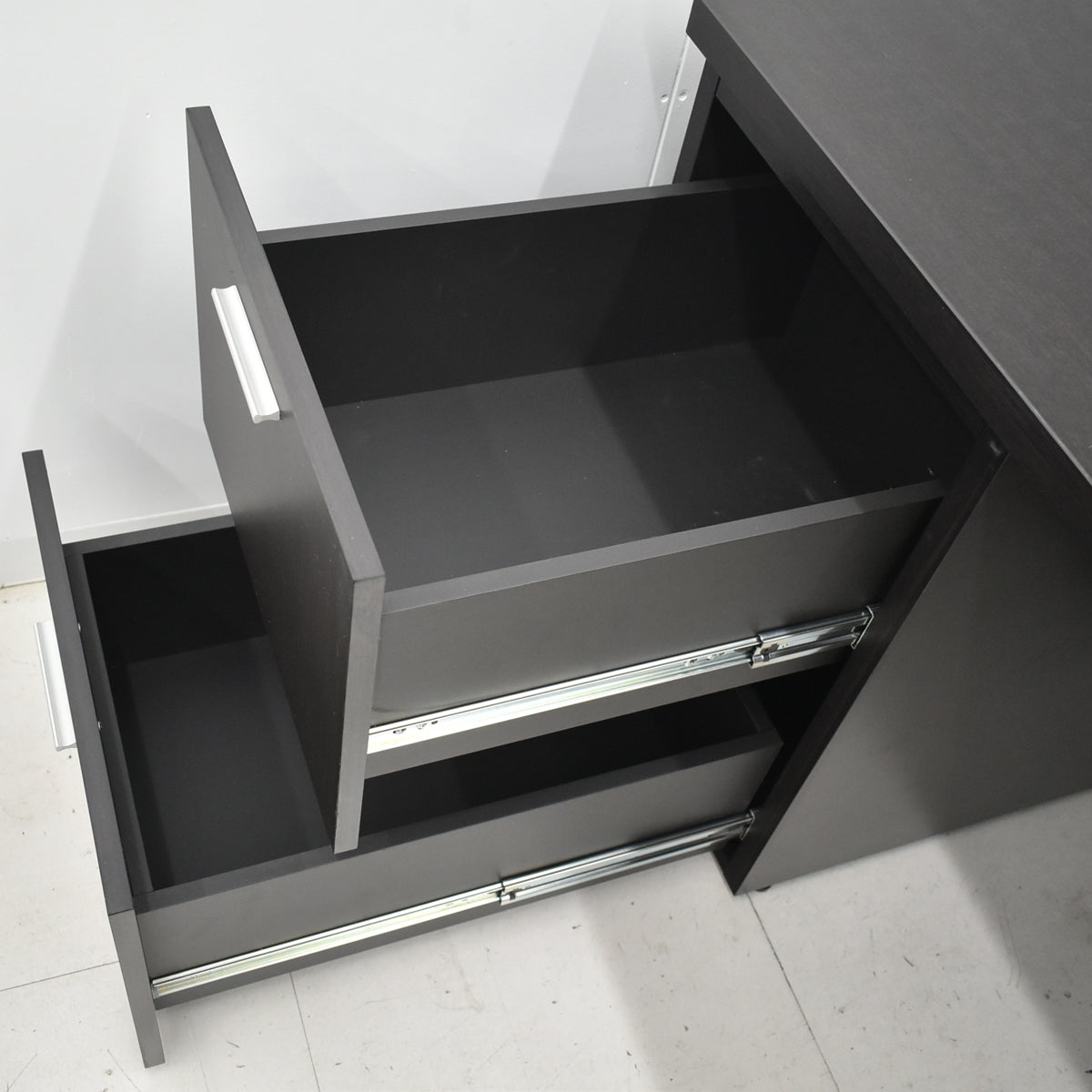 【中古】コクヨ　マネージメントS370シリーズ　役員用両袖デスク　2021年製　W1800　ウェンジブラウン　2025120803【中古オフィス家具】