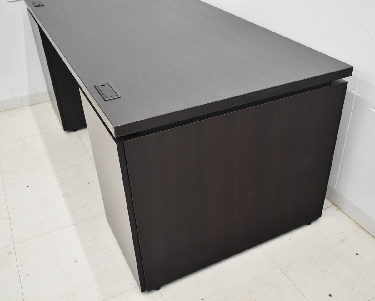 【中古】コクヨ　マネージメントS370シリーズ　役員用両袖デスク　2021年製　W1800　ウェンジブラウン　2025120803【中古オフィス家具】