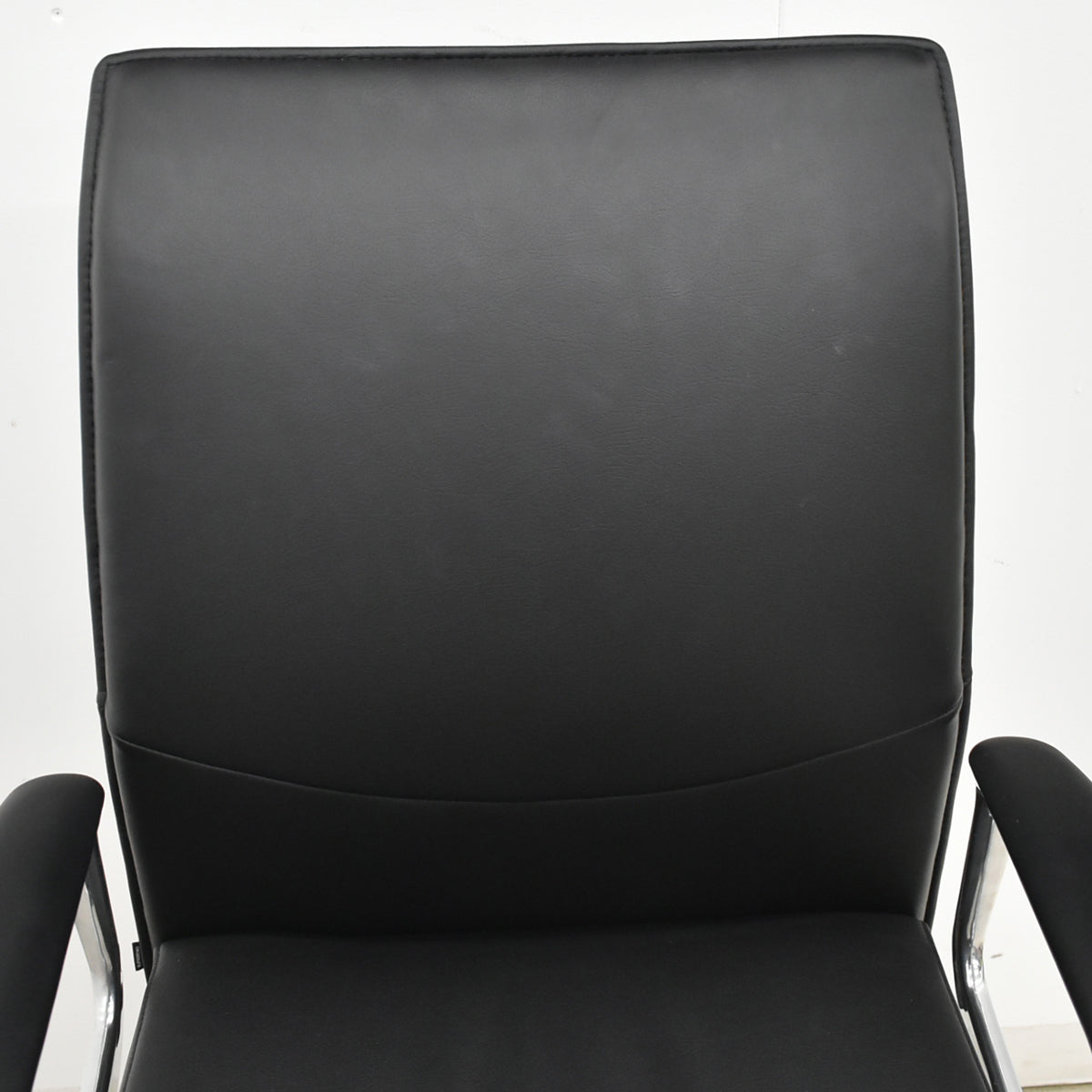 【中古】オカムラ　CEシリーズ　エグゼクティブチェア 固定肘　総革張り　ブラック　ポリッシュ 2024年製　2025120901【中古オフィス家具】