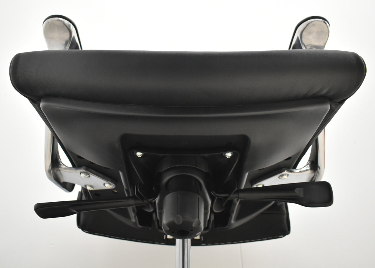 【中古】オカムラ　CEシリーズ　エグゼクティブチェア 固定肘　総革張り　ブラック　ポリッシュ 2024年製　2025120901【中古オフィス家具】