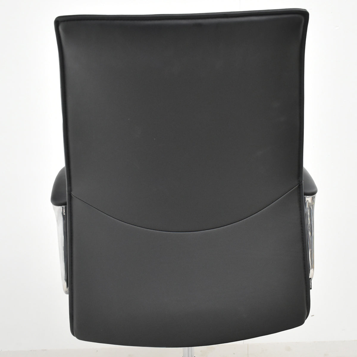 【中古】オカムラ　CEシリーズ　エグゼクティブチェア 固定肘　総革張り　ブラック　ポリッシュ 2024年製　2025120901【中古オフィス家具】