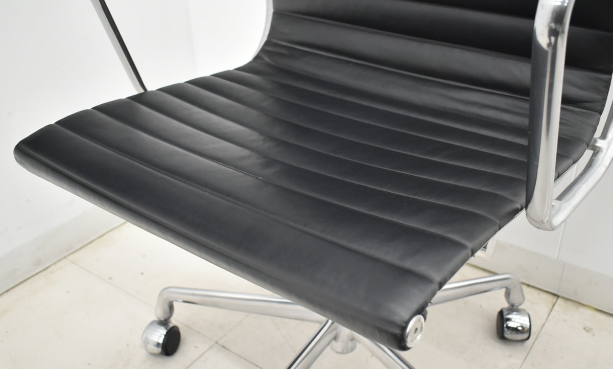 【中古】ハーマン・ミラー　アルミナムグループチェア　エグゼクティブ　総革張り　固定肘　ブラック　2025120902【中古オフィス家具】