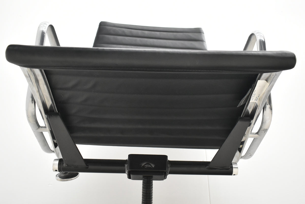 【中古】ハーマン・ミラー　アルミナムグループチェア　エグゼクティブ　総革張り　固定肘　ブラック　2025120902【中古オフィス家具】