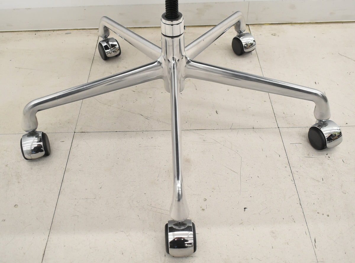 【中古】ハーマン・ミラー　アルミナムグループチェア　エグゼクティブ　総革張り　固定肘　ブラック　2025120902【中古オフィス家具】