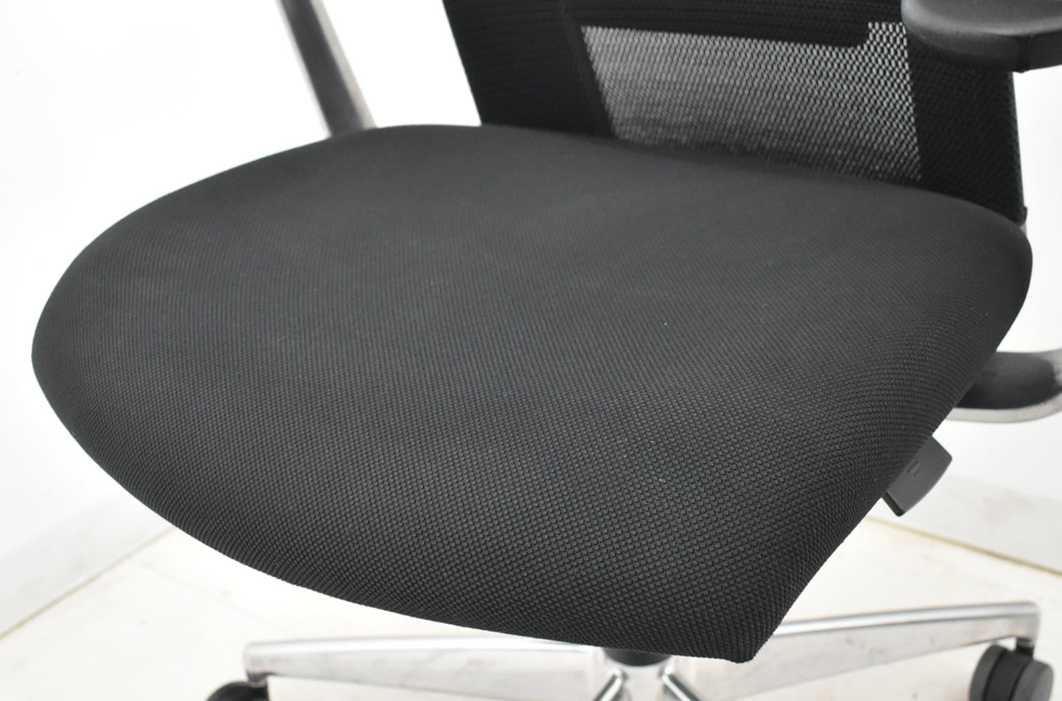 【中古】コクヨ　フォスターカリノ　固定肘　ポリッシュ脚　ランバーサポート　ブラック　2025120905【中古オフィス家具】