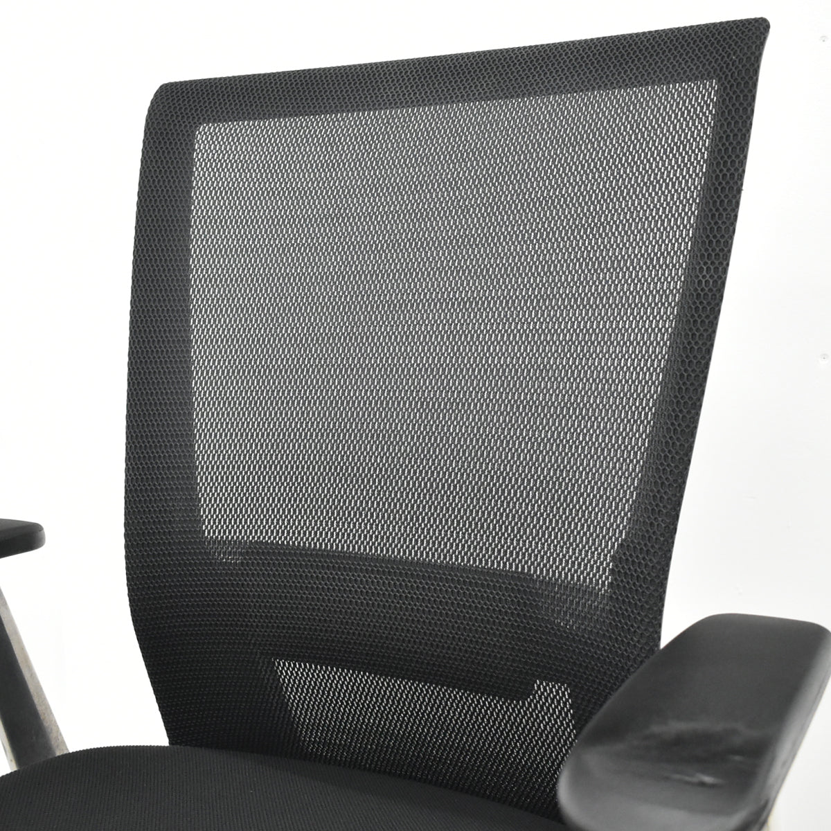 【中古】コクヨ　フォスターカリノ　固定肘　ポリッシュ脚　ランバーサポート　ブラック　2025120905【中古オフィス家具】