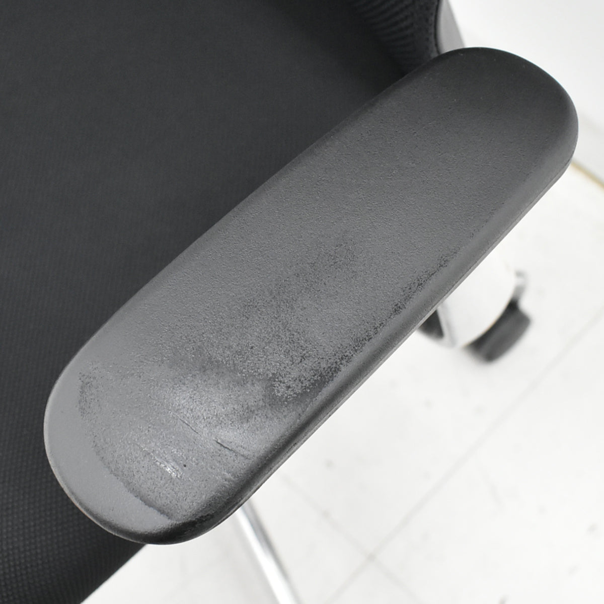 【中古】コクヨ　フォスターカリノ　固定肘　ポリッシュ脚　ランバーサポート　ブラック　2025120905【中古オフィス家具】