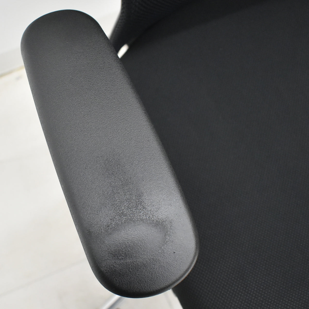 【中古】コクヨ　フォスターカリノ　固定肘　ポリッシュ脚　ランバーサポート　ブラック　2025120905【中古オフィス家具】