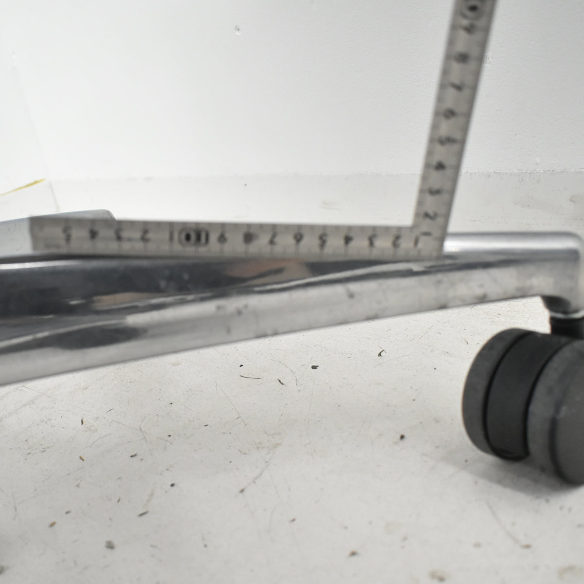 【中古】コクヨ　フォスターカリノ　固定肘　ポリッシュ脚　ランバーサポート　ブラック　2025120905【中古オフィス家具】