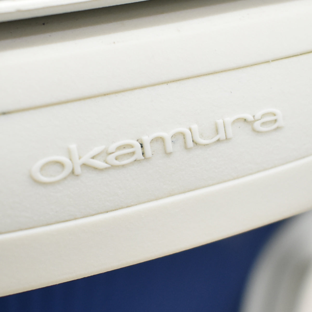 【中古】オカムラ　シルフィー　ローバック　前傾機能　バックカーブアジャスト　肘なし　ミディアムブルー　2025120906【中古オフィス家具】