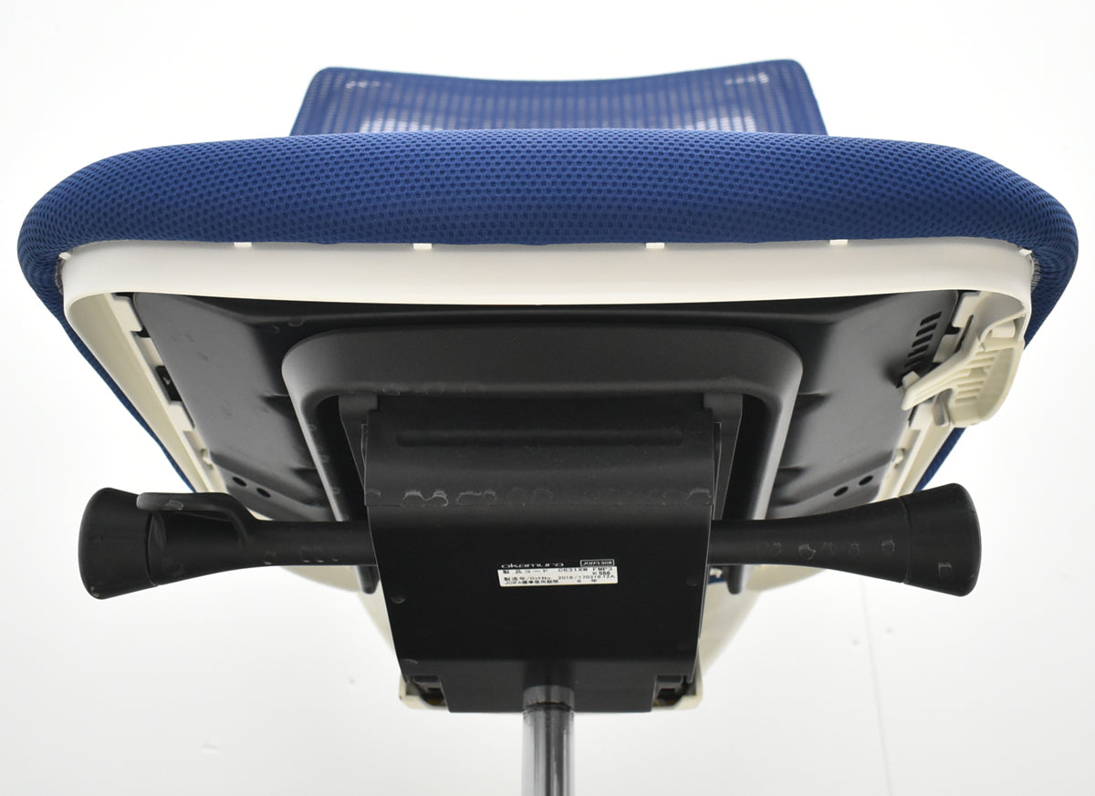 【中古】オカムラ　シルフィー　ローバック　前傾機能　バックカーブアジャスト　肘なし　ミディアムブルー　2025120906【中古オフィス家具】