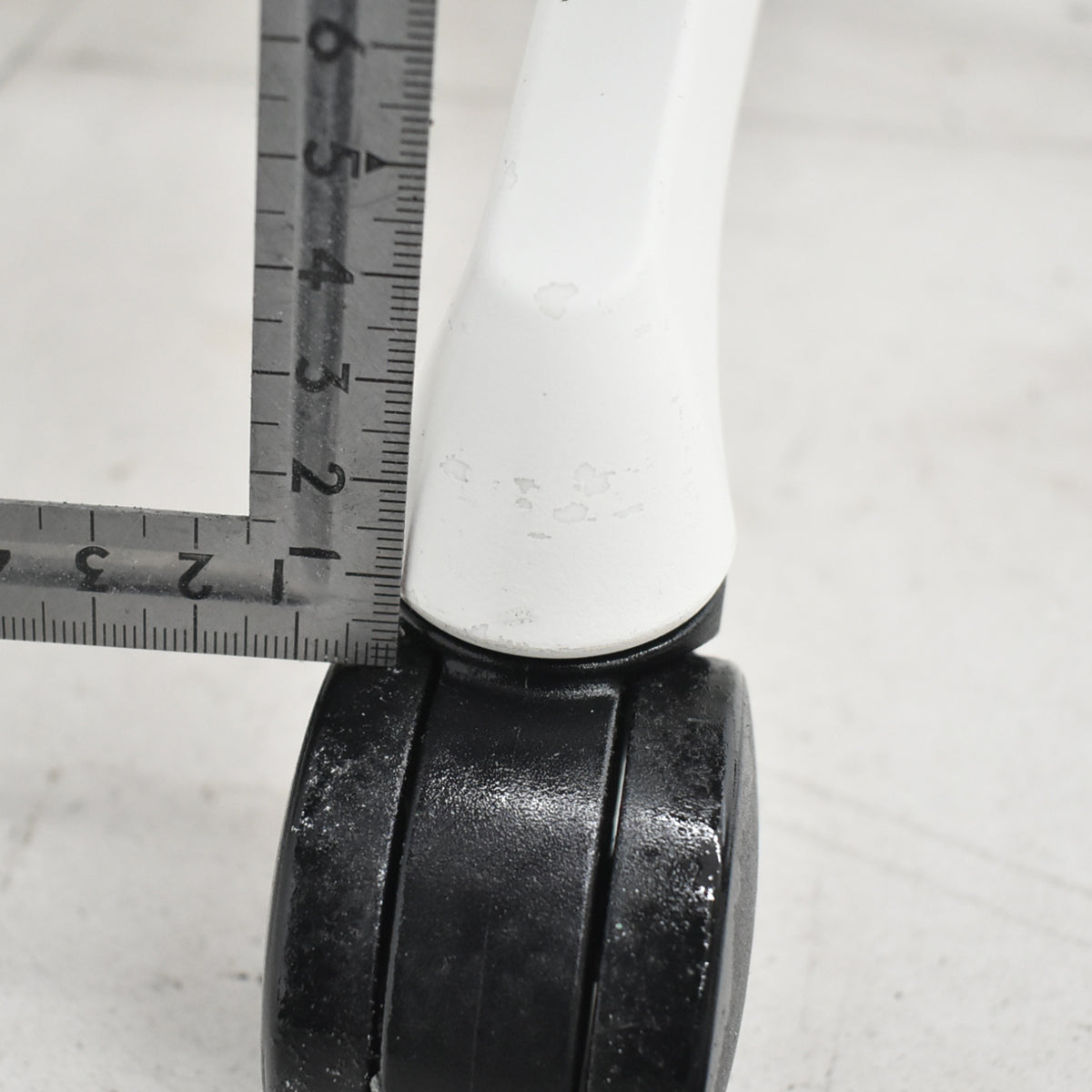 【中古】オカムラ　シルフィー　ローバック　前傾機能　バックカーブアジャスト　肘なし　ミディアムブルー　2025121001【中古オフィス家具】