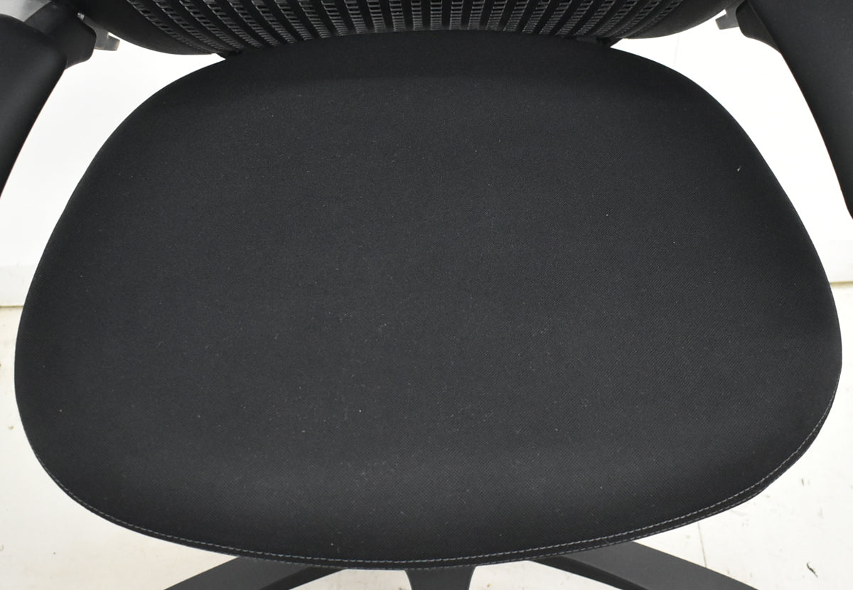 【中古】Knoll　ジェネレーション　可動肘（ハイパフォーマンス肘）ブラック脚　ブラック　2025121002【中古オフィス家具】