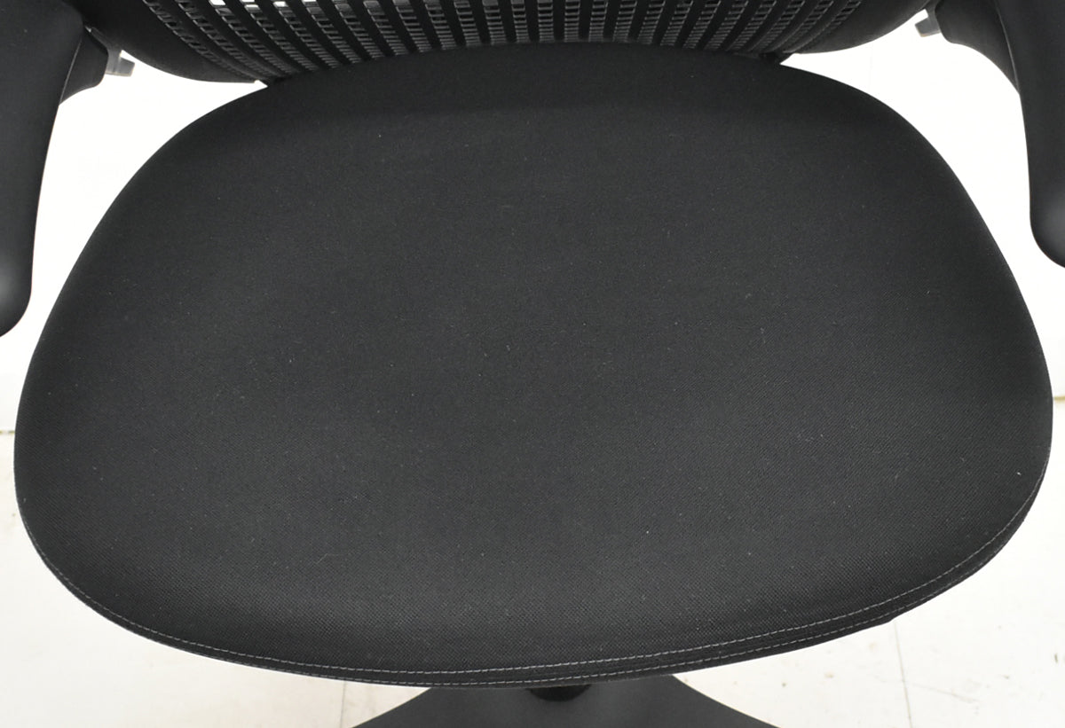 【中古】Knoll　ジェネレーション　可動肘（ハイパフォーマンス肘）ブラック脚　ブラック　2025121003【中古オフィス家具】