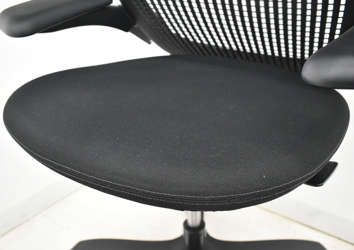 【中古】Knoll　ジェネレーション　可動肘（ハイパフォーマンス肘）ブラック脚　ブラック　2025121003【中古オフィス家具】