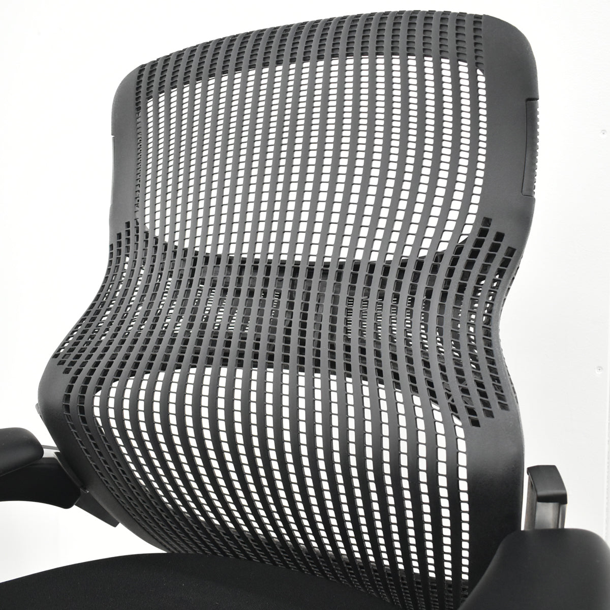 【中古】Knoll　ジェネレーション　可動肘（ハイパフォーマンス肘）ブラック脚　ブラック　2025121003【中古オフィス家具】