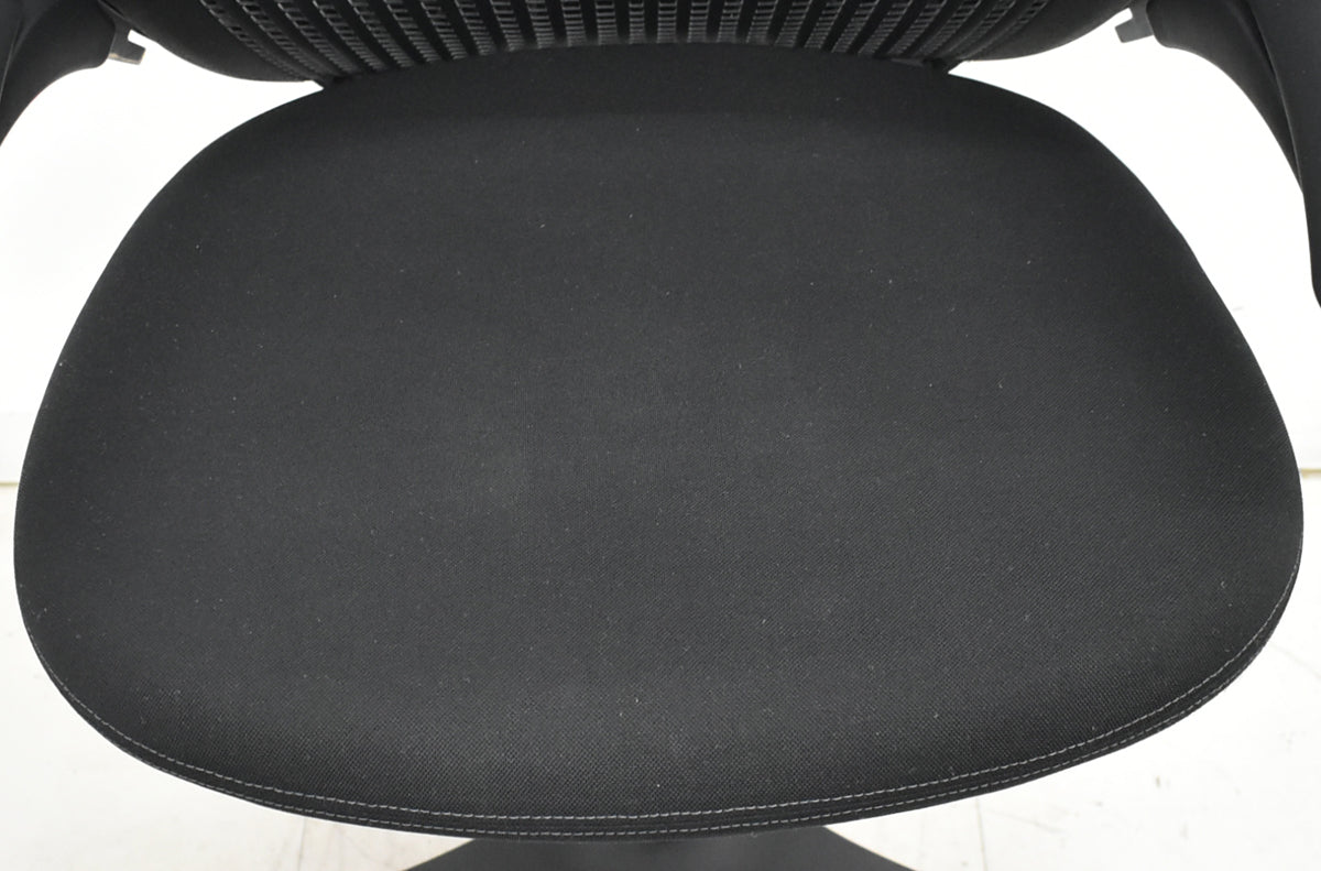 【中古】Knoll　ジェネレーション　可動肘（ハイパフォーマンス肘）ブラック脚　ブラック　2025121004【中古オフィス家具】