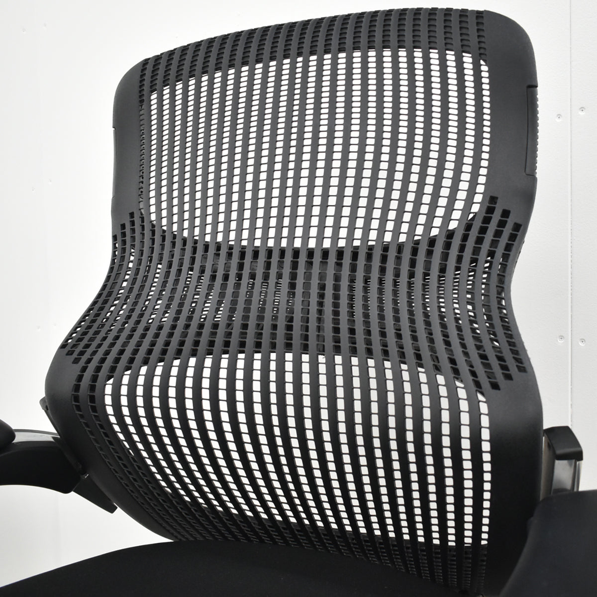 【中古】Knoll　ジェネレーション　可動肘（ハイパフォーマンス肘）ブラック脚　ブラック　2025121004【中古オフィス家具】