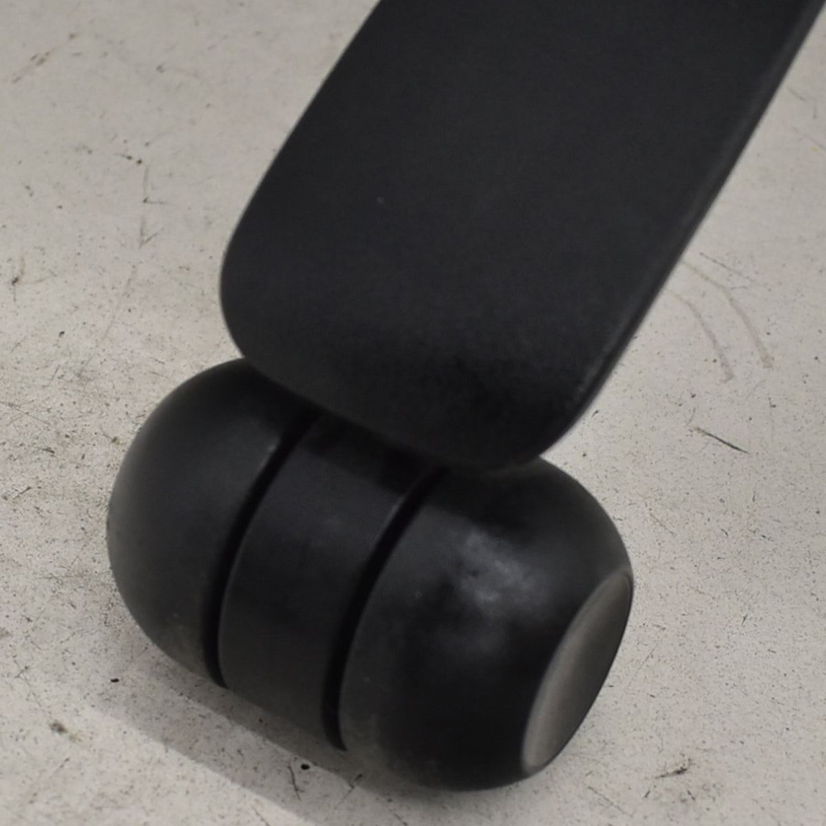 【中古】Knoll　ジェネレーション　可動肘（ハイパフォーマンス肘）ブラック脚　ブラック　2025121004【中古オフィス家具】